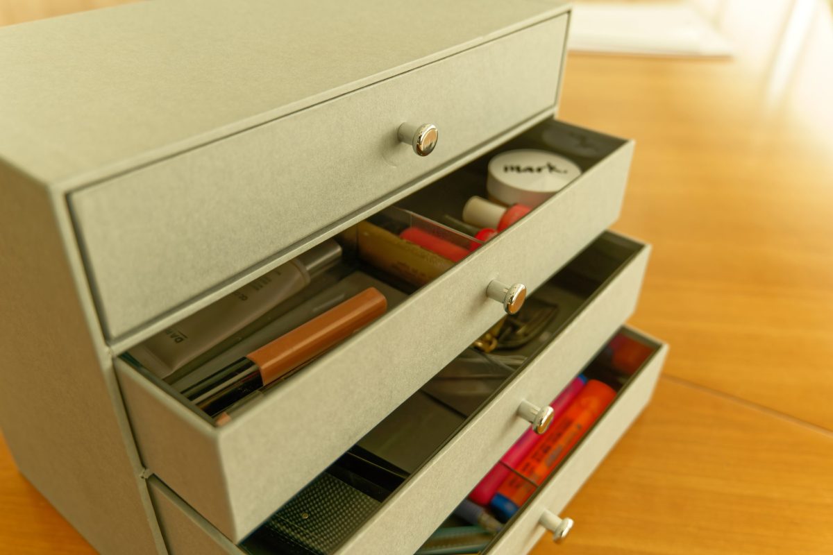 Poignées, boutons de meubles et compléments - Polideas.fr